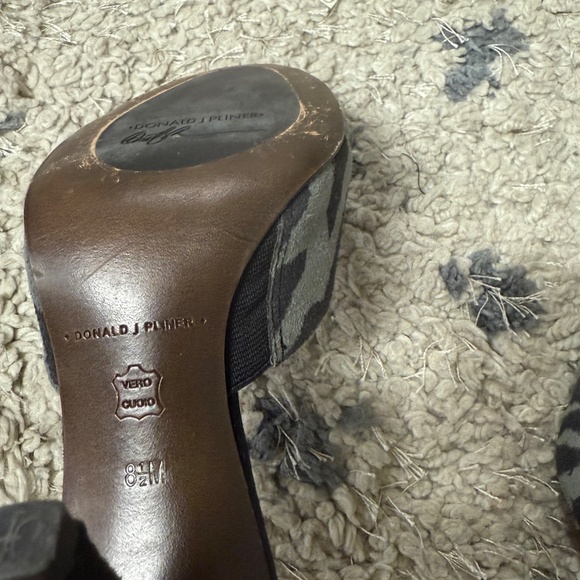 Vintage Donald J Pliner Gray Black Zebra Print Mule Leather Heels Size 8 1/2 - Picture 10 of 10